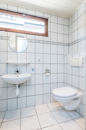 Foto - Te koop: Deze authentieke, landelijk gelegen woonboerderij uit 1900 biedt volop mogelijkheden om geheel naar eigen smaak te moderniseren